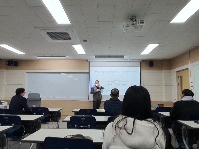 220331 수학과 콜로퀴움 4.jpg