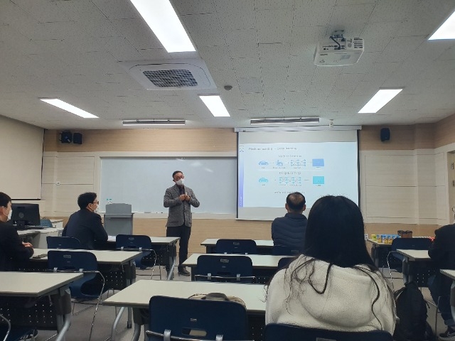 220331 수학과 콜로퀴움 5.jpg